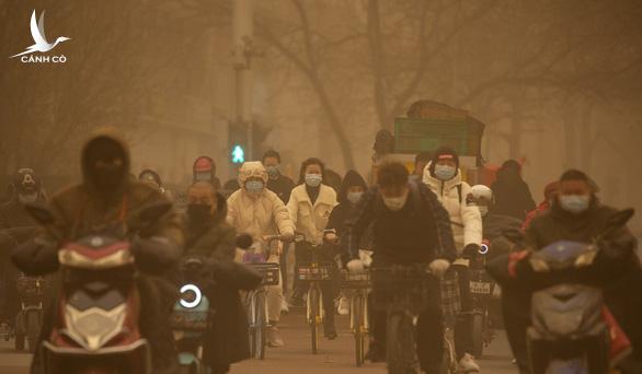 Bão cát ‘kinh khủng nhất thập kỷ’ phủ vàng Bắc Kinh và 11 tỉnh Trung Quốc Bão cát ‘kinh khủng nhất thập kỷ’ phủ vàng Bắc Kinh và 11 tỉnh Trung Quốc