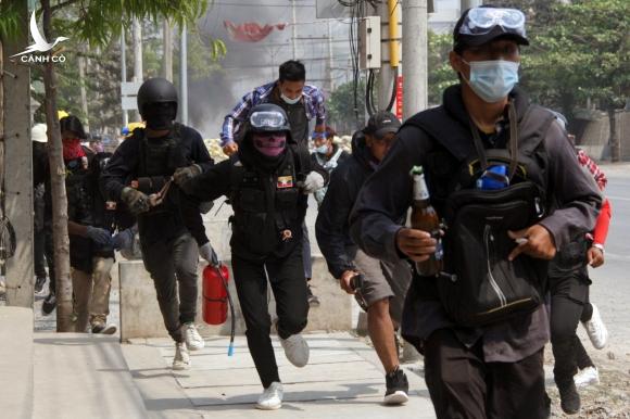 138 người biểu tình thiệt mạng, Myanmar thiết quân luật ở Yangon 138 người biểu tình thiệt mạng, Myanmar thiết quân luật ở Yangon