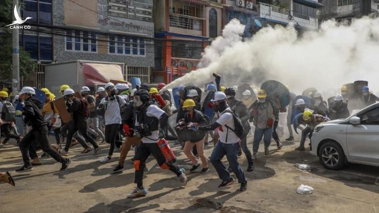 Về khả năng Trung Quốc can thiệp quân sự vào Myanmar Về khả năng Trung Quốc can thiệp quân sự vào Myanmar