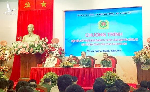 Bộ trưởng Tô Lâm đối thoại với đoàn viên thanh niên Công an Bộ trưởng Tô Lâm đối thoại với đoàn viên thanh niên Công an