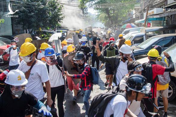 Quân đội Myanmar chiếm giữ bệnh viện và khuôn viên đại học Quân đội Myanmar chiếm giữ bệnh viện và khuôn viên đại học