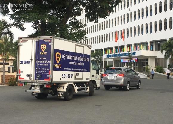 Cận cảnh lô vaccine Covid-19 tiêm đợt đầu tiên tại TP.HCM Cận cảnh lô vaccine Covid-19 tiêm đợt đầu tiên tại TP.HCM