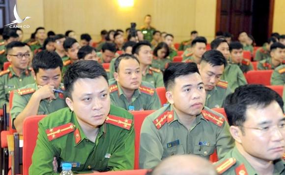 Bộ trưởng Tô Lâm đối thoại với đoàn viên thanh niên Công an Bộ trưởng Tô Lâm đối thoại với đoàn viên thanh niên Công an