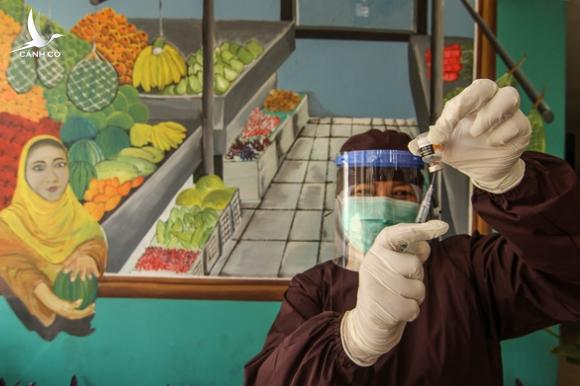 AstraZeneca bác thông tin vắc xin COVID-19 có thành phần từ heo