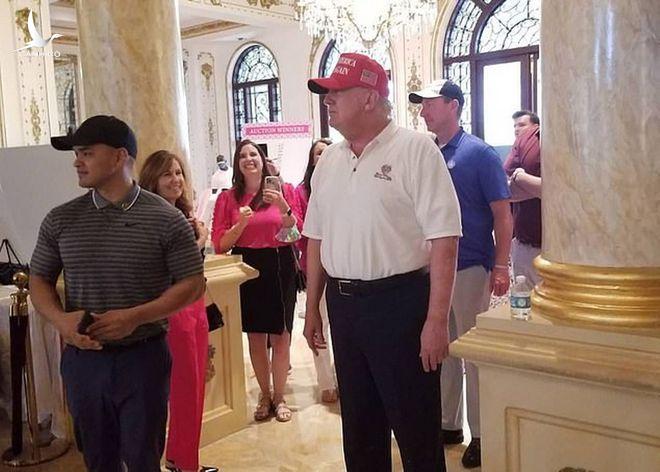 Ông Trump bất ngờ xuất hiện, phản đối ăn thịt chó ở Trung Quốc Ông Trump bất ngờ xuất hiện, phản đối ăn thịt chó ở Trung Quốc