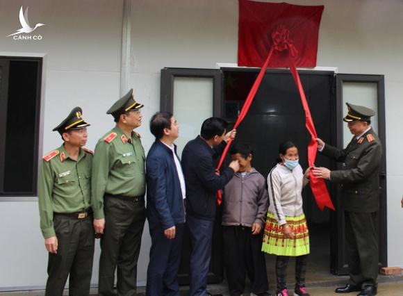 Bộ Công an hỗ trợ 30 tỉ làm 600 nhà cho hộ nghèo ở Thanh Hóa Bộ Công an hỗ trợ 30 tỉ làm 600 nhà cho hộ nghèo ở Thanh Hóa