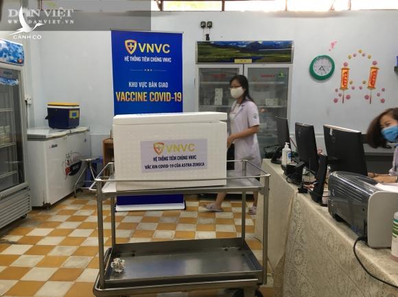Cận cảnh lô vaccine Covid-19 tiêm đợt đầu tiên tại TP.HCM Cận cảnh lô vaccine Covid-19 tiêm đợt đầu tiên tại TP.HCM
