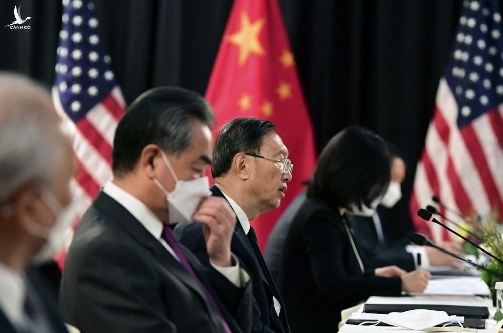 Khẩu chiến dữ dội, Trung Quốc tức giận vì bị ‘đánh úp’ ở hội đàm với Mỹ?