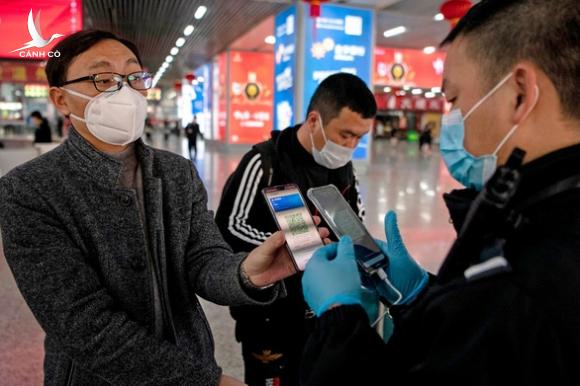 Mã QR code sức khỏe – Vũ khí chống dịch của Trung Quốc