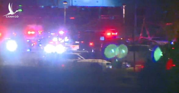 Lại xả súng ở Mỹ, ít nhất 8 người chết, 60 người bị thương Lại xả súng ở Mỹ, ít nhất 8 người chết, 60 người bị thương