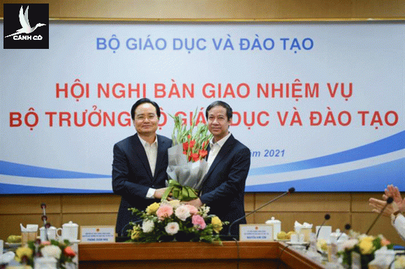 Ông Phùng Xuân Nhạ bàn giao nhiệm vụ cho Bộ trưởng GD-ĐT Nguyễn Kim Sơn Ông Phùng Xuân Nhạ bàn giao nhiệm vụ cho Bộ trưởng GD-ĐT Nguyễn Kim Sơn