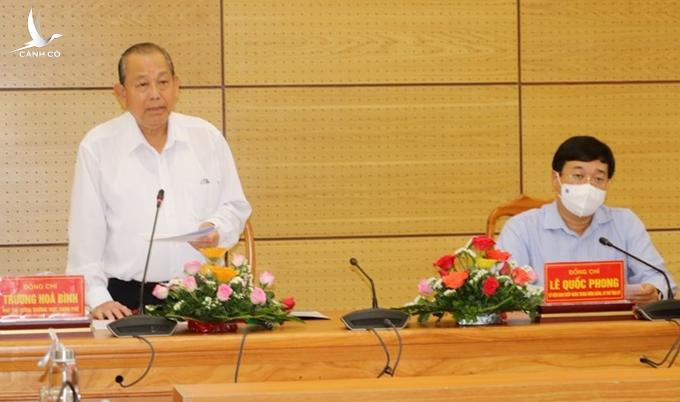 Phó Thủ tướng yêu cầu Đồng Tháp xử lý nghiêm các trường hợp vi phạm phòng, chống dịch Covid-19 Phó Thủ tướng yêu cầu Đồng Tháp xử lý nghiêm các trường hợp vi phạm phòng, chống dịch Covid-19