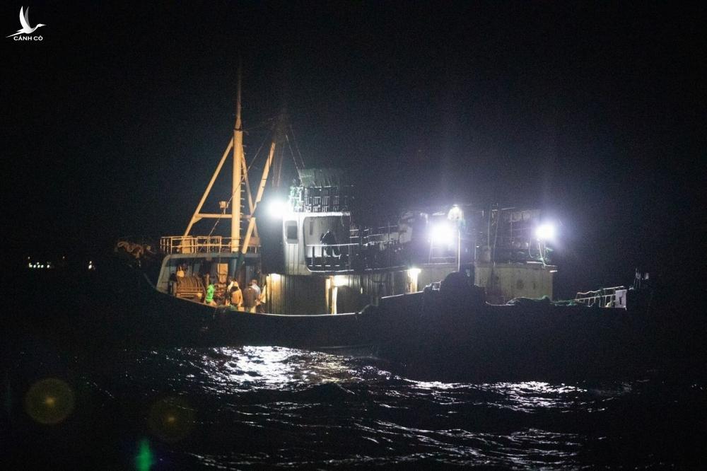 Lật mặt đội tàu cá khổng lồ Trung Quốc càn quét khắp thế giới