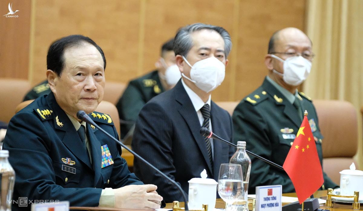 Tại sao bảng tên của Tướng Phan Văn Giang lại ghi bằng tiếng Trung Quốc? Tại sao bảng tên của Tướng Phan Văn Giang lại ghi bằng tiếng Trung Quốc?