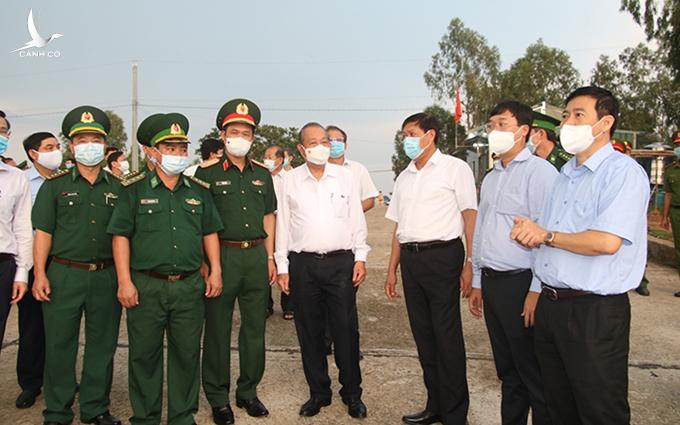 Phó Thủ tướng yêu cầu Đồng Tháp xử lý nghiêm các trường hợp vi phạm phòng, chống dịch Covid-19 Phó Thủ tướng yêu cầu Đồng Tháp xử lý nghiêm các trường hợp vi phạm phòng, chống dịch Covid-19