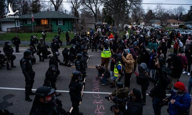 Con vừa báo bị cảnh sát dừng xe, lát sau mẹ phải đến nhận xác Con vừa báo bị cảnh sát dừng xe, lát sau mẹ phải đến nhận xác