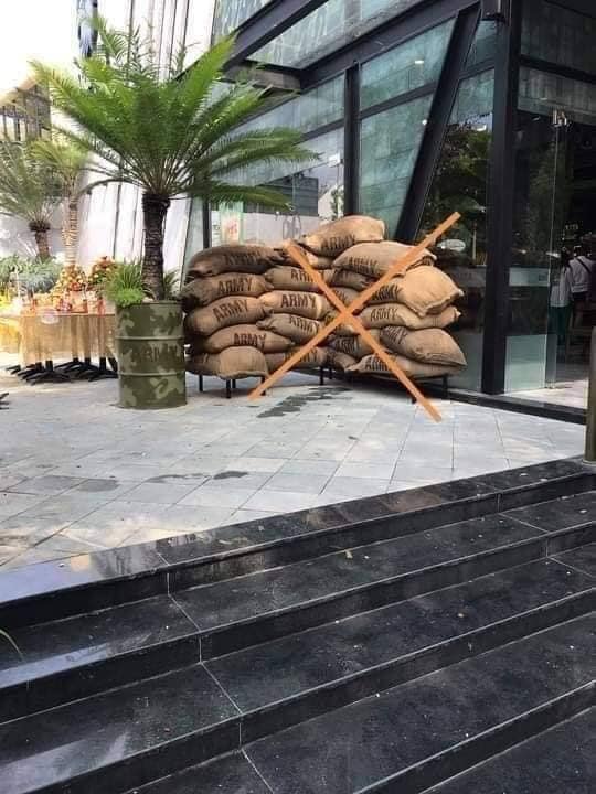 Những thây ma chế độ cũ luôn tìm mọi cách để sống dậy Những thây ma chế độ cũ luôn tìm mọi cách để sống dậy