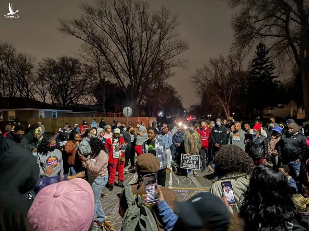 Con vừa báo bị cảnh sát dừng xe, lát sau mẹ phải đến nhận xác Con vừa báo bị cảnh sát dừng xe, lát sau mẹ phải đến nhận xác