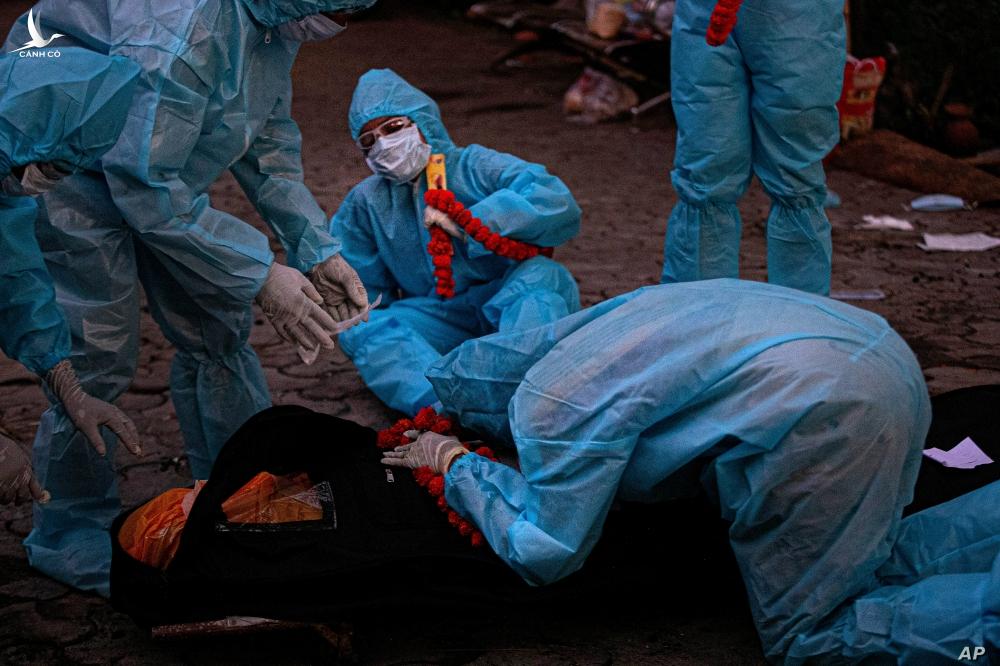 ‘Chưa từng thấy, quá nhiều người chết ngay trên phố khi chưa kịp đến bệnh viện’