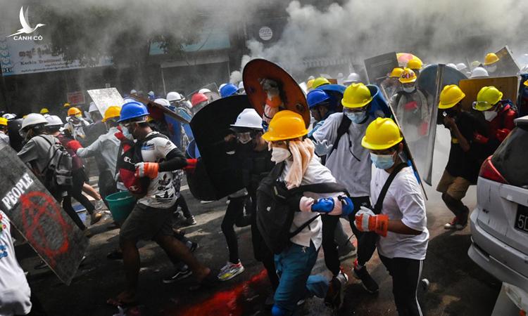 700 tổ chức Myanmar: Dân đổ máu không quan trọng bằng “lên án” Việt Nam 700 tổ chức Myanmar: Dân đổ máu không quan trọng bằng “lên án” Việt Nam