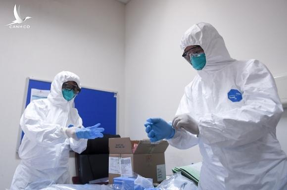 Thủ tướng gửi thư động viên ‘chiến sĩ áo trắng’ tuyến đầu chống dịch Thủ tướng gửi thư động viên ‘chiến sĩ áo trắng’ tuyến đầu chống dịch