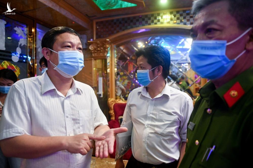 TP.HCM lập chốt kiểm soát chống dịch ở mọi cửa ngõ từ 0h ngày 15/5 TP.HCM lập chốt kiểm soát chống dịch ở mọi cửa ngõ từ 0h ngày 15/5