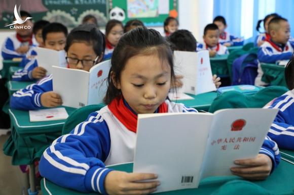 Trung Quốc cấm giáo trình nước ngoài từ mẫu giáo tới THCS Trung Quốc cấm giáo trình nước ngoài từ mẫu giáo tới THCS