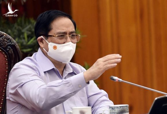 Thủ tướng yêu cầu kiểm điểm việc cho chuyên gia nhập cảnh không lấy ý kiến 5 Bộ Thủ tướng yêu cầu kiểm điểm việc cho chuyên gia nhập cảnh không lấy ý kiến 5 Bộ