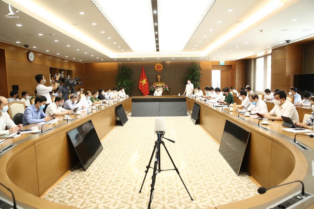 Phó Thủ tướng Vũ Đức Đam: Không thay đổi chiến lược chống dịch, thực hiện nghiêm 5K Phó Thủ tướng Vũ Đức Đam: Không thay đổi chiến lược chống dịch, thực hiện nghiêm 5K