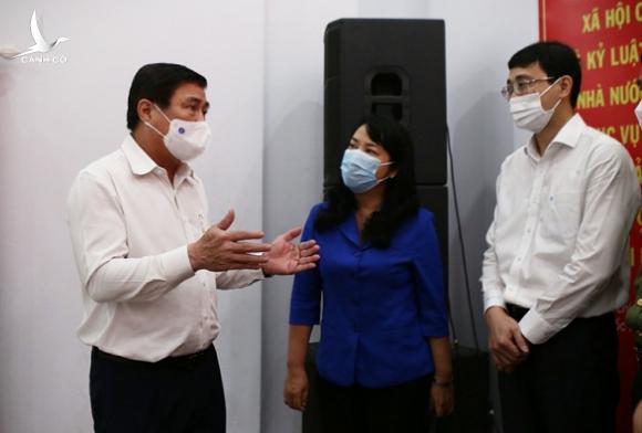 Chủ tịch Nguyễn Thành Phong cam kết 6 nội dung phát triển TP.HCM thành đô thị thông minh Chủ tịch Nguyễn Thành Phong cam kết 6 nội dung phát triển TP.HCM thành đô thị thông minh