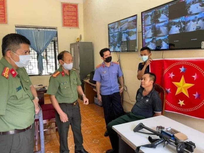 Bắt giữ kẻ phản quốc định khủng bố vào vào ngày bầu cử đòi tuyên bố thành lập ‘đảng sức sống mới VN’ Bắt giữ kẻ phản quốc định khủng bố vào vào ngày bầu cử đòi tuyên bố thành lập ‘đảng sức sống mới VN’