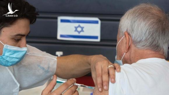 Cuộc sống trở lại gần như bình thường ở nơi đi đầu tiêm vaccine Pfizer Cuộc sống trở lại gần như bình thường ở nơi đi đầu tiêm vaccine Pfizer