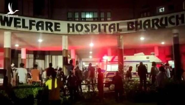 Cháy bệnh viện tại Ấn Độ, ít nhất 18 bệnh nhân COVID-19 tử vong Cháy bệnh viện tại Ấn Độ, ít nhất 18 bệnh nhân COVID-19 tử vong