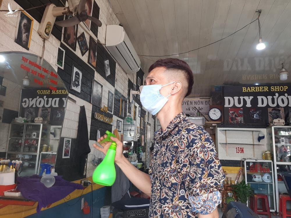 TP.HCM dừng tất cả các dịch vụ hớt tóc làm đẹp, cà phê quán ăn không bán tại chỗ TP.HCM dừng tất cả các dịch vụ hớt tóc làm đẹp, cà phê quán ăn không bán tại chỗ