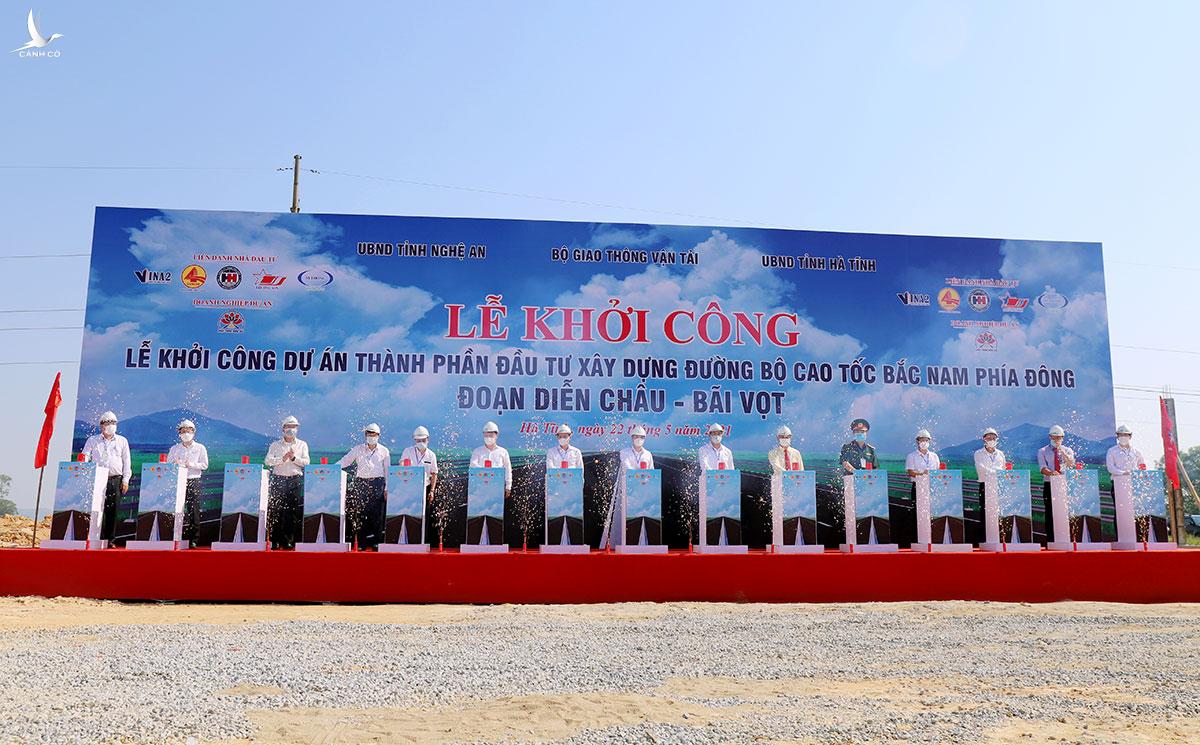 Khởi công tuyến cao tốc Diễn Châu – Bãi Vọt đi qua Nghệ An – Hà Tĩnh Khởi công tuyến cao tốc Diễn Châu – Bãi Vọt đi qua Nghệ An – Hà Tĩnh