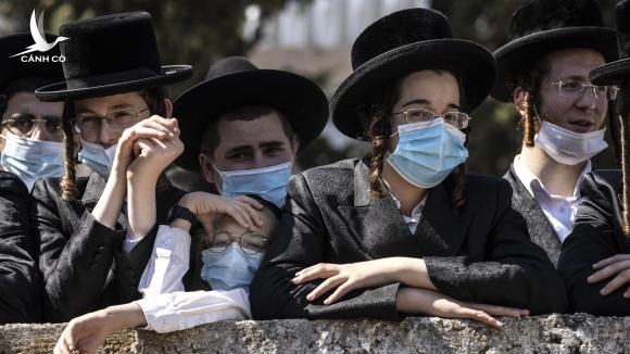 Cuộc sống trở lại gần như bình thường ở nơi đi đầu tiêm vaccine Pfizer Cuộc sống trở lại gần như bình thường ở nơi đi đầu tiêm vaccine Pfizer