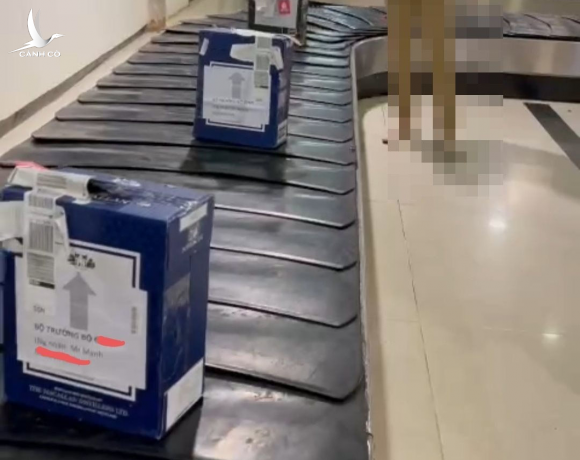 Nóng: Người mạo danh Bộ trưởng Nguyễn Văn Thể gửi lô hàng “khủng” là nhân viên Bộ GTVT Nóng: Người mạo danh Bộ trưởng Nguyễn Văn Thể gửi lô hàng “khủng” là nhân viên Bộ GTVT