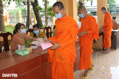 Sự “lạc lõng” của đám rận chủ quốc nội trong Ngày hội toàn dân Sự “lạc lõng” của đám rận chủ quốc nội trong Ngày hội toàn dân