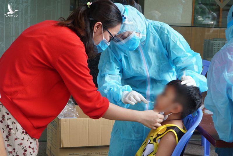 Thủ tướng yêu cầu nghiên cứu tiêm vắc xin phòng Covid-19 cho trẻ em Thủ tướng yêu cầu nghiên cứu tiêm vắc xin phòng Covid-19 cho trẻ em