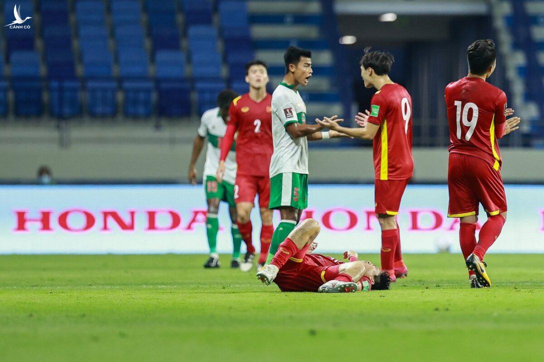 Những pha chơi xấu không thể đỡ của tuyển Indonesia Những pha chơi xấu không thể đỡ của tuyển Indonesia