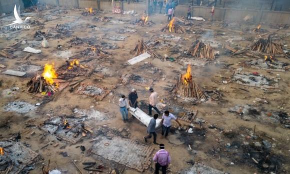 Ấn Độ kỷ lục hơn 6.000 người chết vì Covid-19 một ngày Ấn Độ kỷ lục hơn 6.000 người chết vì Covid-19 một ngày