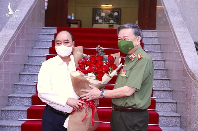 Chủ tịch nước Nguyễn Xuân Phúc dự Hội nghị sơ kết công tác Công an 6 tháng đầu năm 2021