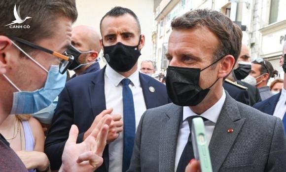 Tổng thống Pháp lên tiếng sau khi bị tát vào mặt Tổng thống Pháp lên tiếng sau khi bị tát vào mặt