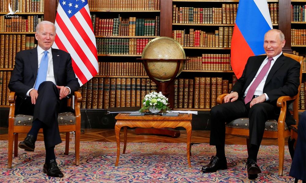 Tổng thống Biden tặng cho Putin kính râm Tổng thống Biden tặng cho Putin kính râm