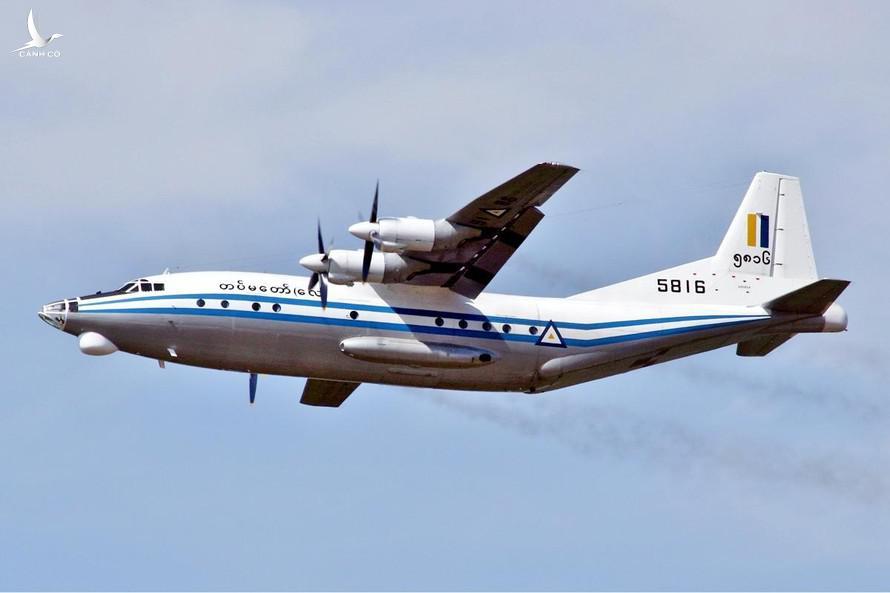 Máy bay quân sự rơi ở Myanmar, 12 người chết Máy bay quân sự rơi ở Myanmar, 12 người chết