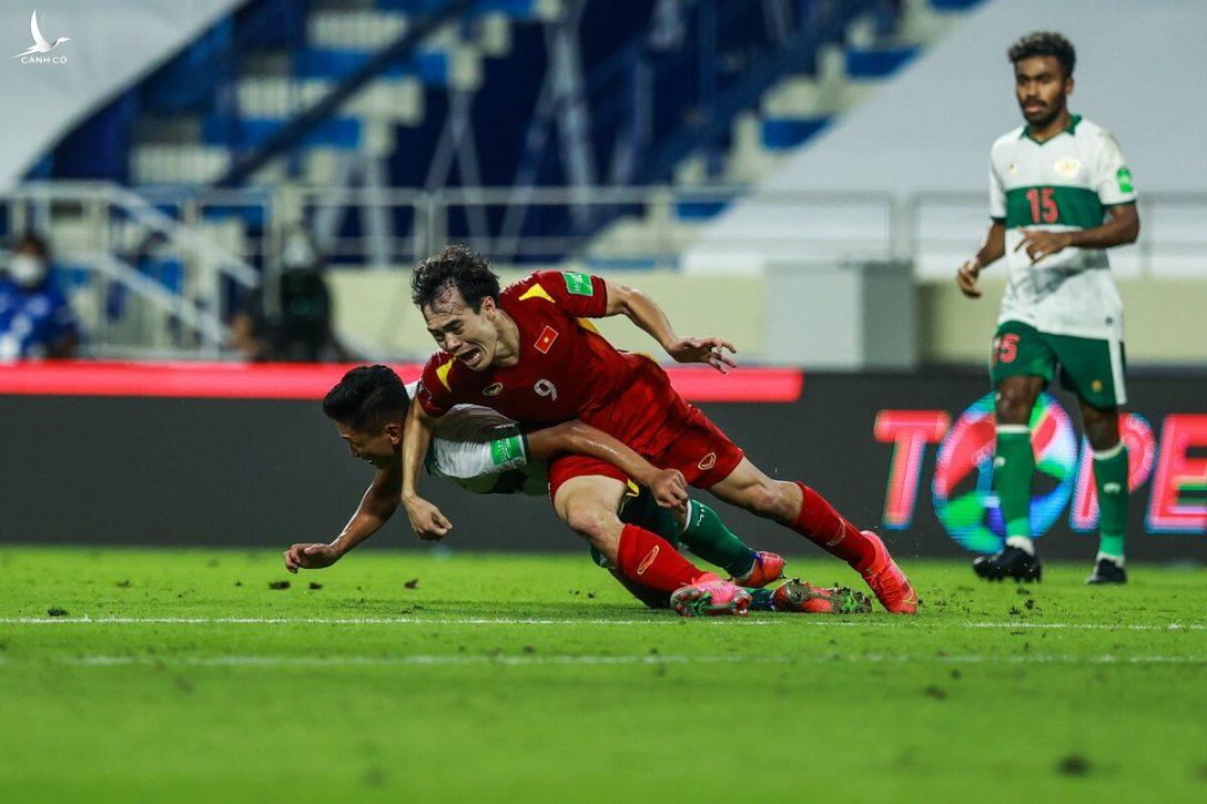 Những pha chơi xấu không thể đỡ của tuyển Indonesia Những pha chơi xấu không thể đỡ của tuyển Indonesia