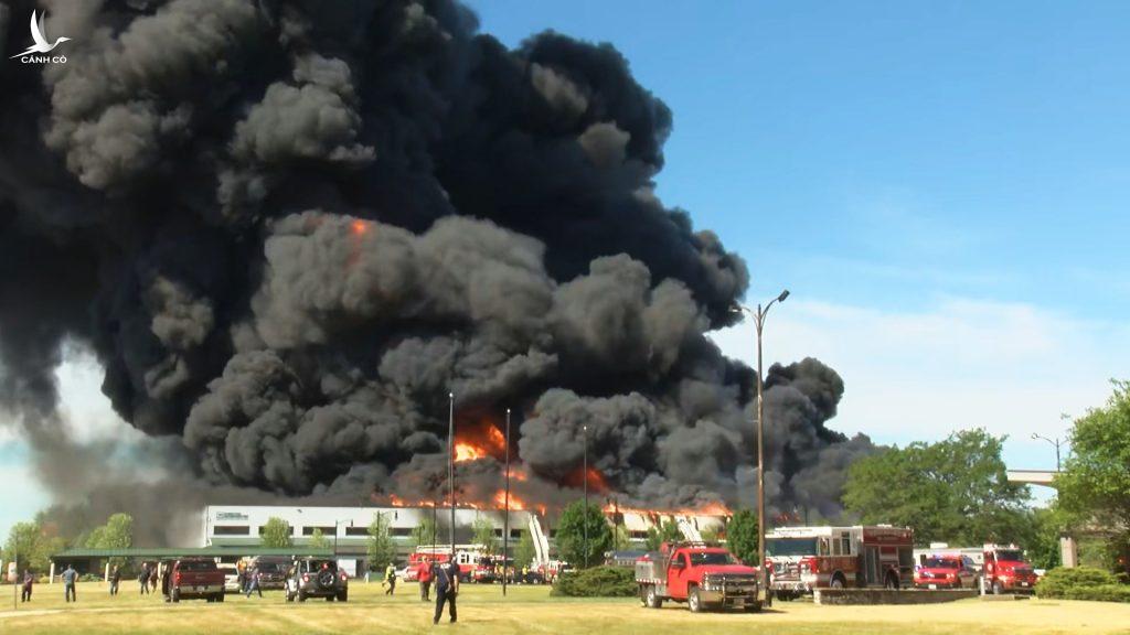 Nguy hiểm: Nổ nhà máy hóa chất ở bang Illinois, Mỹ khiến hơn 1000 người sơ tán khẩn cấp Nguy hiểm: Nổ nhà máy hóa chất ở bang Illinois, Mỹ khiến hơn 1000 người sơ tán khẩn cấp