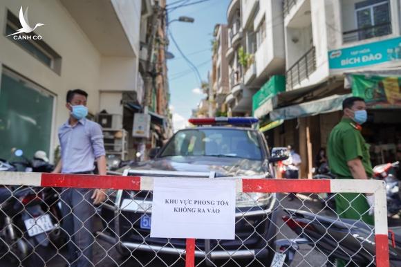 Việt Nam ‘chọn con đường khó nhất’ trong chống dịch Việt Nam ‘chọn con đường khó nhất’ trong chống dịch