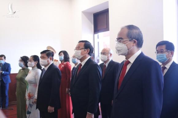 Lãnh đạo TP.HCM dâng hương tưởng niệm Chủ tịch Hồ Chí Minh