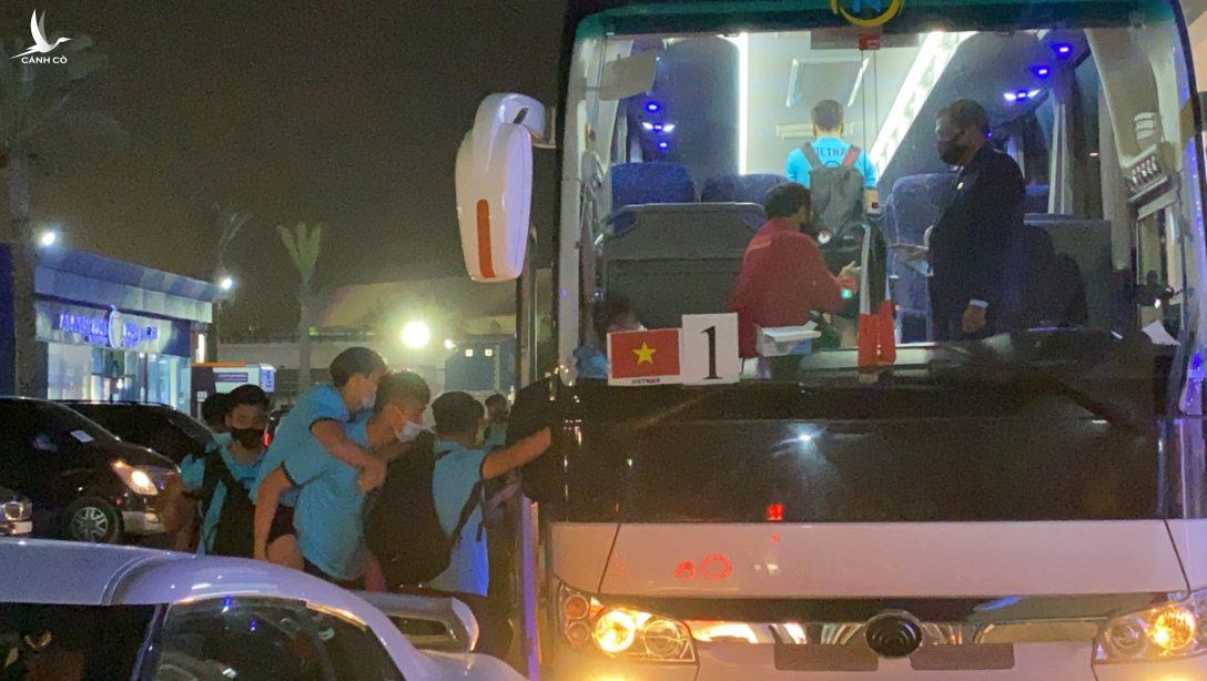 Những pha chơi xấu không thể đỡ của tuyển Indonesia Những pha chơi xấu không thể đỡ của tuyển Indonesia